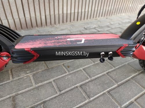Два гнезда зарядки kugoo g1